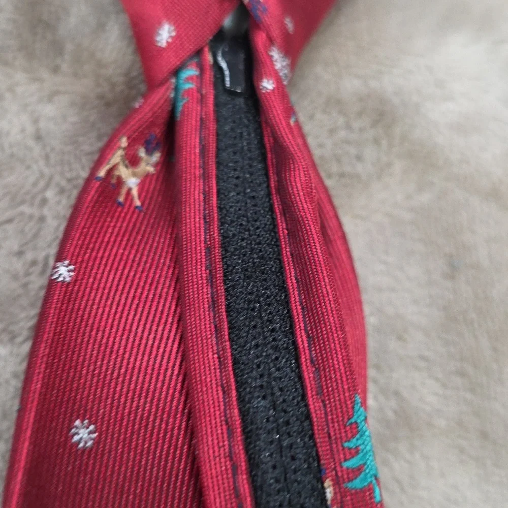 Bundle Of Boys Ties (3) Izod Christmas Zip/Unbranded Patterened Clip-ons EUC